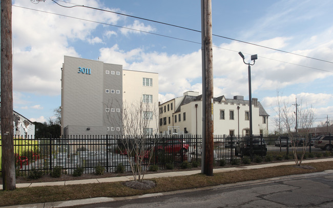 Tudor Square in New Orleans, LA - Foto de edificio - Building Photo