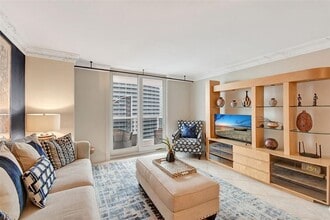 336 N Birch Rd, Unit 16B in Fort Lauderdale, FL - Foto de edificio - Building Photo