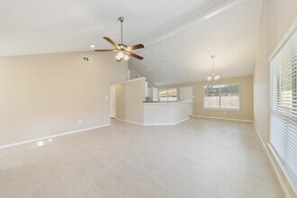 1911 Highcrest Dr in Missouri City, TX - Building Photo - Building Photo