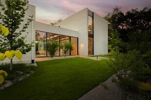2106 Matthews Dr in Austin, TX - Building Photo