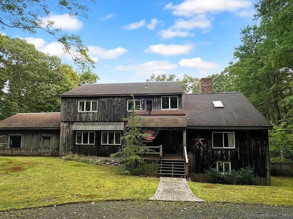 166 Harvey Rd in Durham, CT - Building Photo