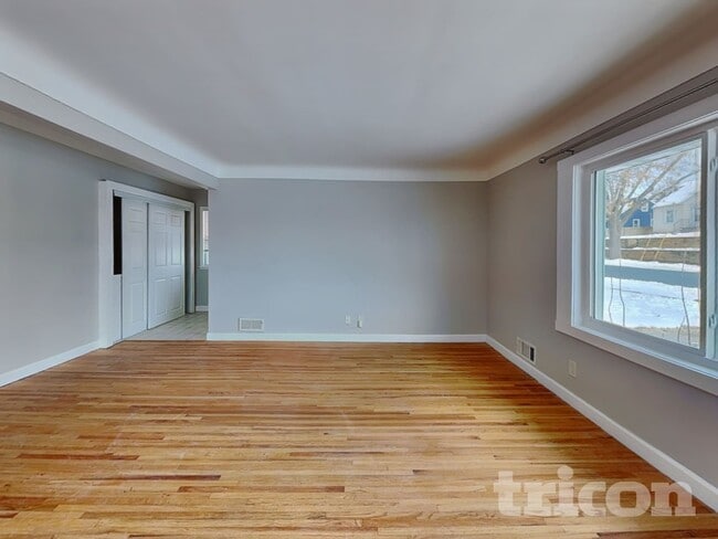 4010 Monroe St NE in Minneapolis, MN - Foto de edificio - Building Photo