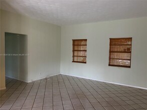 5951 SW 84th St in Miami, FL - Building Photo - Building Photo