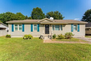 321 Shaw St in Athens, AL - Building Photo