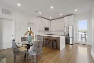 7 Burroughs St, Unit 3 in Boston, MA - Building Photo - Building Photo