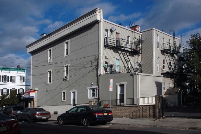 17 Saint Pauls Ave in Jersey City, NJ - Building Photo - Building Photo