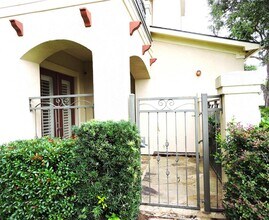 14 Sweetwater Ct in Sugar Land, TX - Building Photo - Building Photo