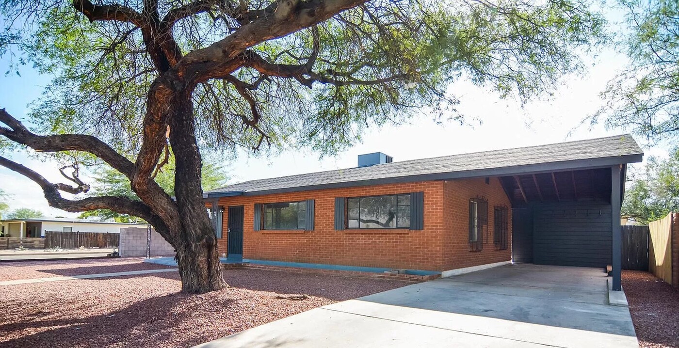 1142 E Silver St in Tucson, AZ - Building Photo