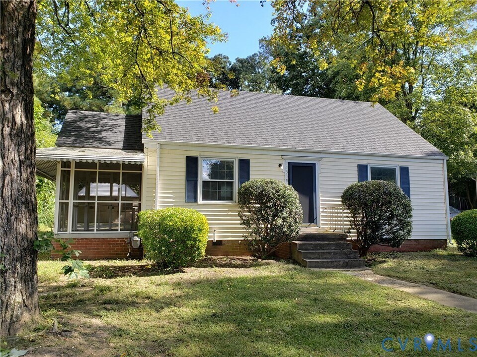 1319 Devers Rd in Richmond, VA - Building Photo