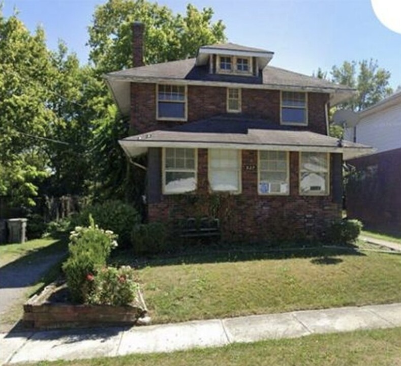 927 W State St in Lima, OH - Building Photo