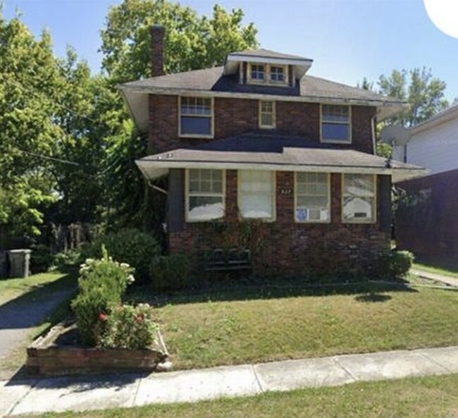 property at 927 W State St