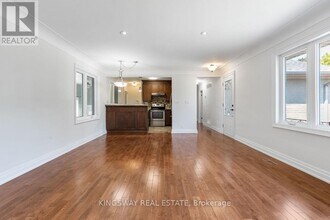 236 Woodale Ave in Oakville, ON - Building Photo - Building Photo