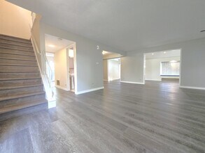 4946 Somerton Dr in Hoffman Estates, IL - Building Photo - Building Photo