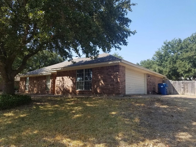 1125 Dendron Dr in Hewitt, TX - Building Photo - Building Photo