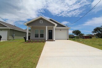 5458 Medina Rd in Pensacola, FL - Building Photo - Building Photo