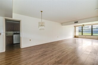 1514 Whitehall Dr-Unit -106 in Davie, FL - Building Photo - Building Photo