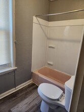 916 N 6th St, Unit unit A in Camden, NJ - Building Photo - Building Photo