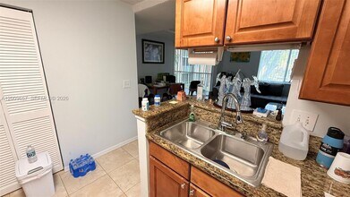4055 W McNab Rd in Pompano Beach, FL - Foto de edificio - Building Photo