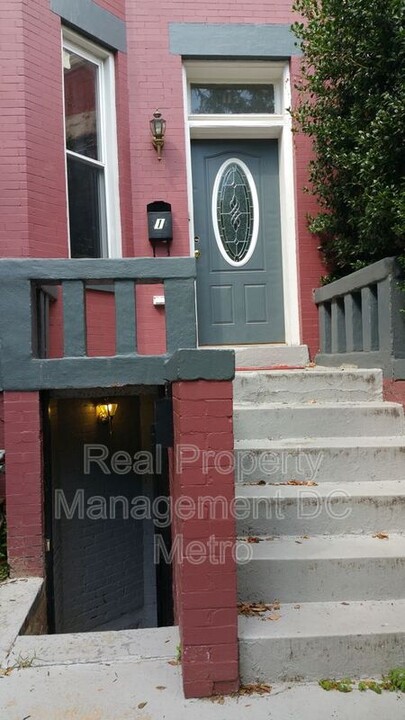 117 W St NW in Washington, DC - Building Photo