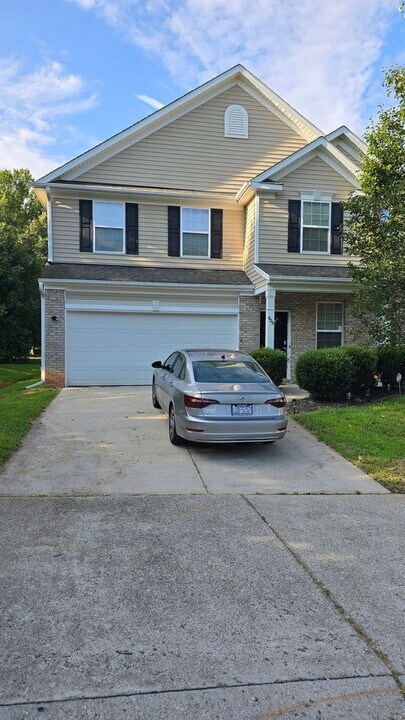 805 Orchestra Dr in Winston-Salem, NC - Building Photo
