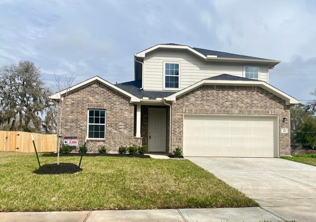 399 Magnolia Ln in Lake Jackson, TX - Building Photo