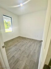 5427 Centennial Blvd in Lehigh Acres, FL - Foto de edificio - Building Photo