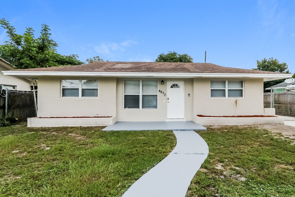 4973 Elmhurst Rd in West Palm Beach, FL - Building Photo