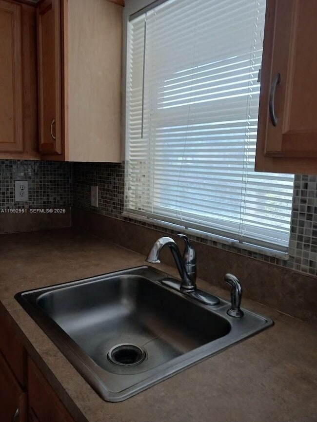 7670 Westwood Dr in Tamarac, FL - Building Photo - Building Photo