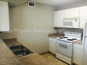 12886 Ironstone Way-Unit -APT 301 in Parker, CO - Foto de edificio - Building Photo