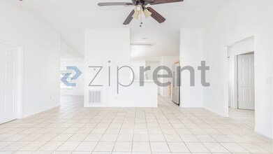 2750 Gramercy Dr in Deltona, FL - Building Photo - Building Photo