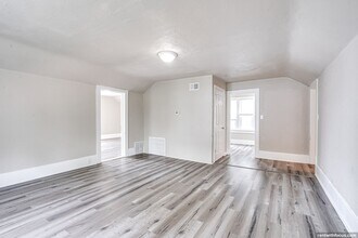 1201 Michigan St in Oshkosh, WI - Building Photo - Building Photo