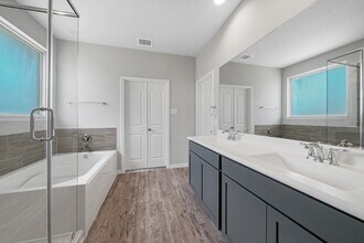 4911 Bella Danielle Ct in Park Row, TX - Foto de edificio - Building Photo