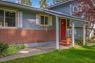 12356 N Emerald Dr in Hayden, ID - Building Photo - Building Photo