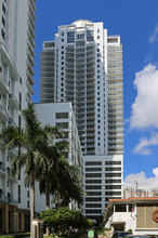 1050 Brickell in Miami, FL - Building Photo - Building Photo