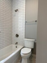 2112 N Leavitt St, Unit 2a in Chicago, IL - Building Photo - Building Photo