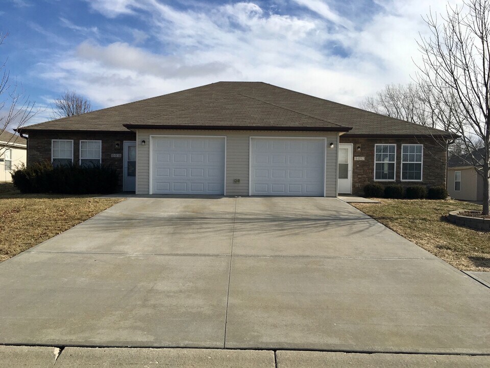 9412 SE 2nd St in Blue Springs, MO - Building Photo