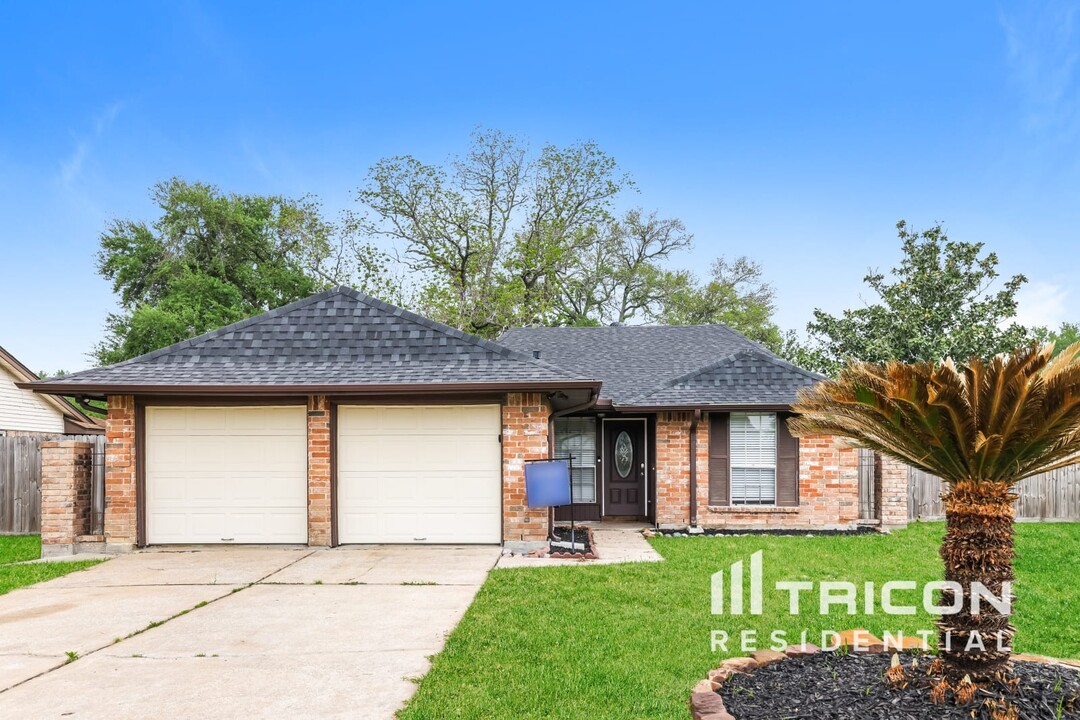 12623 Ellenville Dr in Houston, TX - Foto de edificio