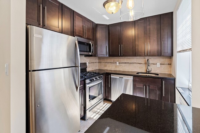 188 Bellevue Ave Apartments in Montclair, NJ - Foto de edificio - Building Photo