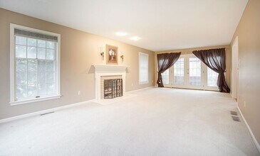 14 Horseshoe Ln in Wilbraham, MA - Building Photo - Building Photo