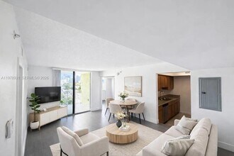 219 NW 12th Ave in Miami, FL - Foto de edificio - Building Photo