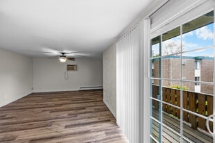 Clay Court Apartments in Syracuse, NY - Building Photo