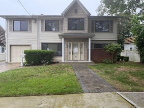 1357 Kew Ave in Hewlett, NY - Building Photo - Building Photo