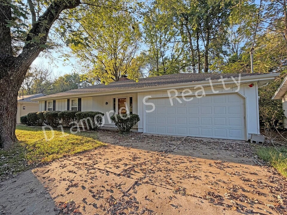 2910 E Monroe Terrace in Springfield, MO - Building Photo