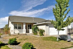 9985 Moondust Ct in Reno, NV - Building Photo