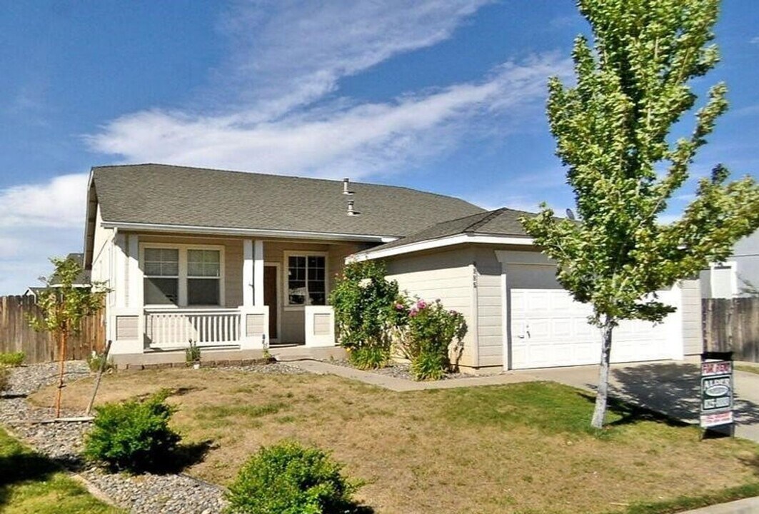 9985 Moondust Ct in Reno, NV - Foto de edificio