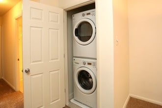 Lynn Hill in Linthicum, MD - Foto de edificio - Interior Photo