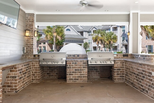 property at 22631 Colonial Pkwy