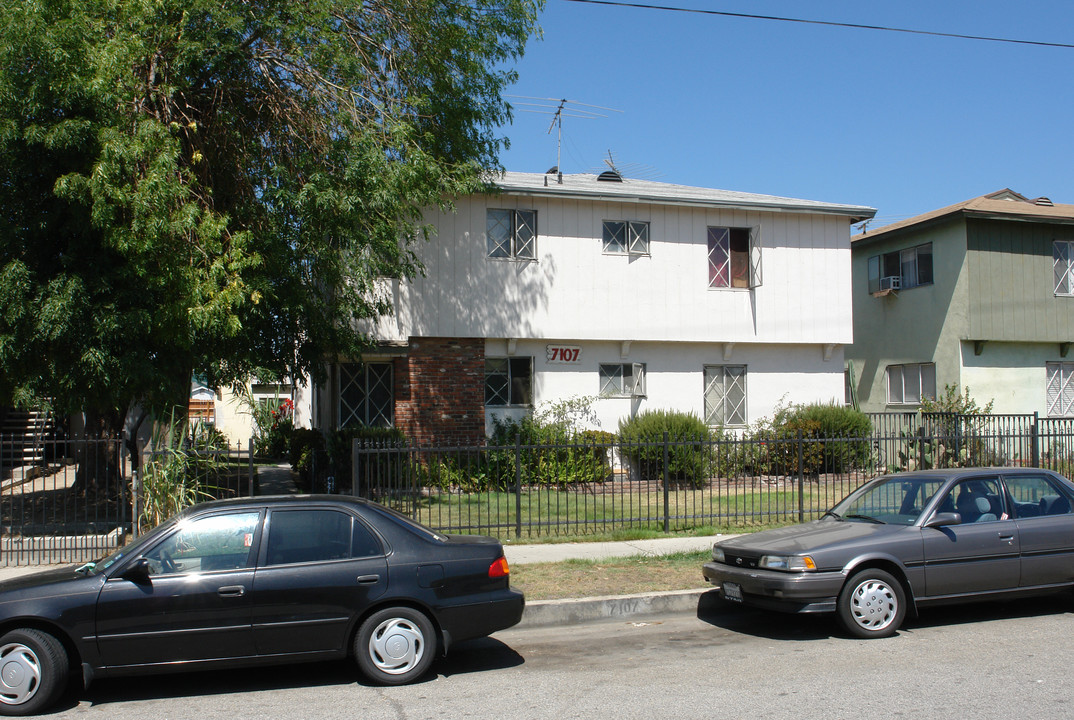 7107 Fulton Ave in North Hollywood, CA - Building Photo