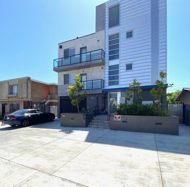 property at 953 Normandie Ave