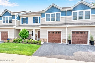 17 Rockingham Way in Manchester Township, NJ - Building Photo - Building Photo